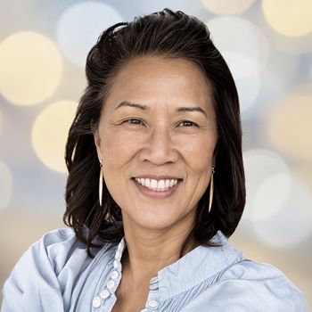 Portrait of Jen Fong, Associate Broker